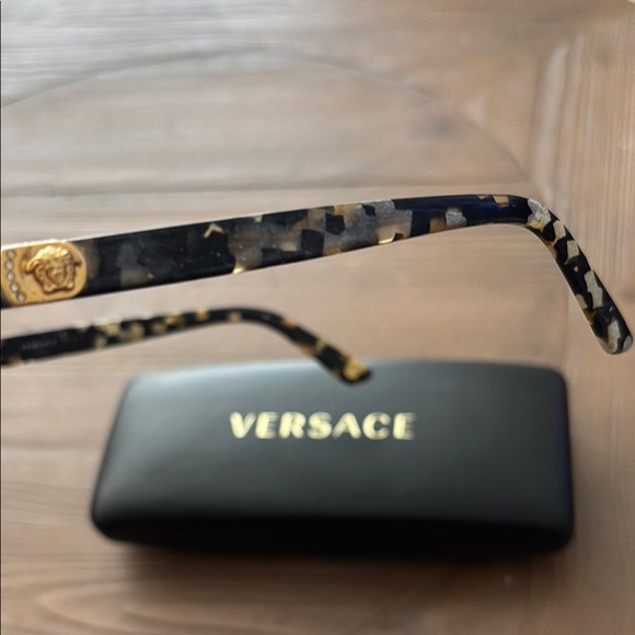 Versace Gold and Black Women's Glasses. Versace MOD. 1185B 1002 51□17 135. - Picture 4 of 10